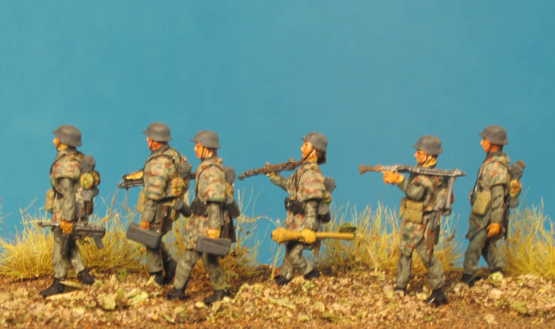 Grenadiers in Zeltbahn - Ardennes 1944